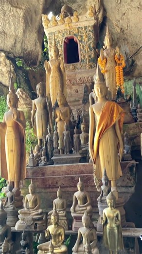Exploring the Pak Ou #Buddha Caves in Luang Prabang | Life in #Laos | Chris Fritze