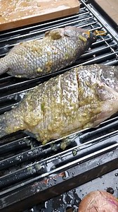 899K views · 10K reactions | Poisson braisé: Comment nettoyer le poisson?, comment braisé le poisson sans que ça ne colle ?... Cette vidéo répondra à toutes tes questions | L'univers Culinaire De Maria | Facebook