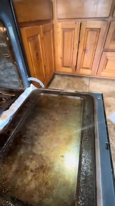 What are you obsessed with when it comes to cleaning? I’m obsessed with oven cleaning…it’s my thing! #crazycleaninglady222 #cleanwithmemotivation #cleaninghacks #crazycleaninglady #freecleaning #cleaningservice #cleaningmotivation #cleaningtips101 #cleanwithme #cleaning | Samantha R Mancuso