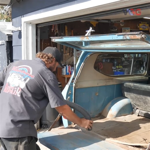 That's right - The ultra rare SD33T - Nissan Turbo Diesel 1980 Scout II. This one sat in the weeds for almost 2 decades. I'm going to attempt to get it running and drive it over 600 miles back home! #vgg #scout #international | Vice Grip Garage