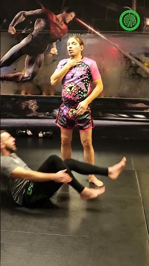 Muay Thai Training - Countering the Strong Clinch with Jean-Charles Skarbowsky