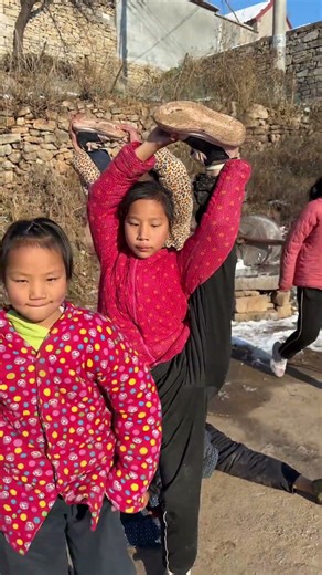 Mother and daughter practice kung fu#Daily training#Mother and daughter#Basic skills of ma