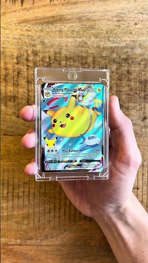 👉 Surfing Pikachu VMAX vs Flying Pikachu VMAX… which one wins? 👉