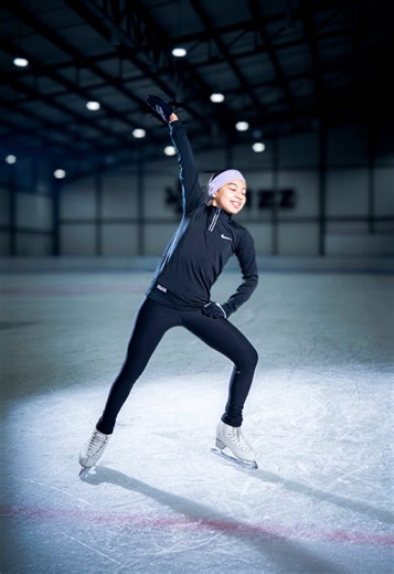 P1. ¿Qué retos debes superar antes de participar en una competencia? Cuando una patinadora de Quinti compite, no lo hace sola. ❄️ #ClubQuinti #SomosQuinti #PatinajeArtístico #SueñosSobreHielo #DeporteEcuatoriano