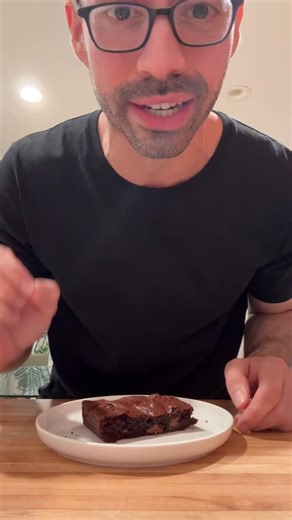 Frank on Instagram: "Episode 1: King Arthur’s - Small Batch Brownies 🍴 #baking #brownies #brownie #recipe #thehungryfrank"