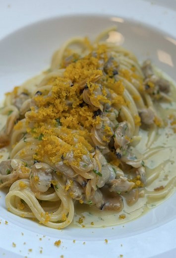 Spaghetti alle vongole🤤 Il trucco del guscio fa la differenza?! SFONDALA DI LIKE . #cucinaitaliana #vongole #spaghetti #primipiatti #ricette
