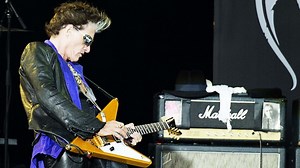 Joe Perry collapses onstage during Hollywood Vampires gig