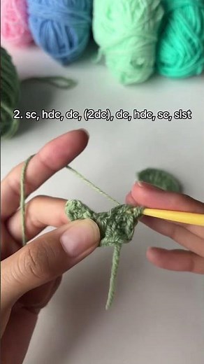 Crochet easy leaf 🍃 #crochet #crochetpattern #howtocrochet #crochetleaf