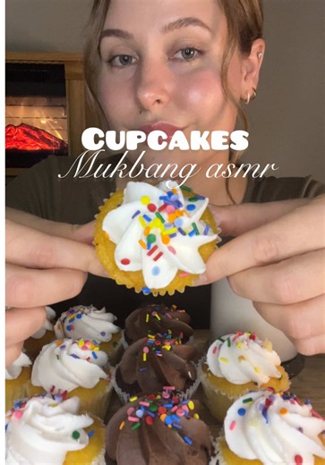 Cupcake mukbang asmr 🧁 #cupcakes #mukbangeatingshow #mukbangasmr #mukbang #fyp