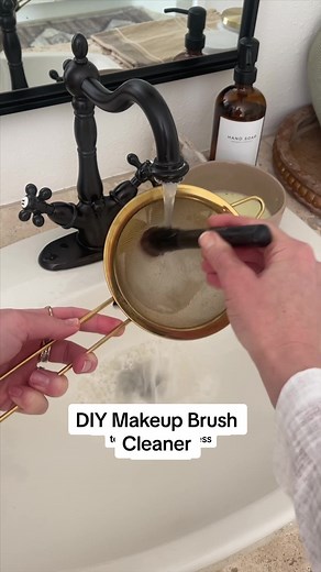 DIY makeup brush cleaner✨ Since I couldn’t find a good clean option, I decided to make one myself🙋🏻‍♀️ I use 2 tablespoons of non-toxic dish soap 2 tablespoons of olive oil (or sub coconut oil). Mix together and clean your sponges/brushes while keeping them moisturized and lasting longer!!👌🏻👌🏻 I do this multiple times and week - it’s SO easy!✨✨ #cleanbeauty #nontoxicbeauty #nontoxicliving #makeupbrushcleaner #makeupbrushescleaning #brushcleaning