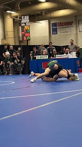 Bennington coming back! B#1 Kyler Lauridsen gets the fall over B#2 Niko Rotella! They trim the Skutt lead to 14-9 | Nebraska Wrestling