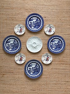 Blue Willow Plate Wall Set – English Chinoiserie Decor (9 Piece) - Etsy