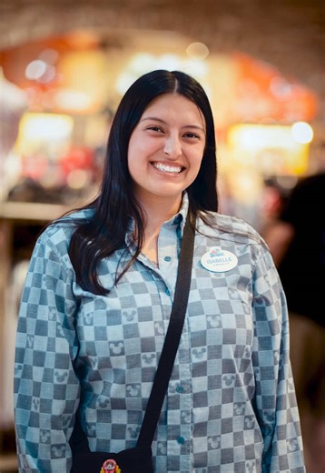 Meet Disney cast member, Isabelle! ✨ . Episode 113 of my series highlighting the amazing people who make the Disney magic! @Disney Parks