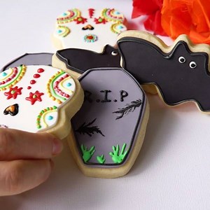 313K views · 519 reactions | We're OBSESSED with these Sugar Skull cookies from Cookies by Julia  Make your own with this DIY! | Spotlight | Facebook