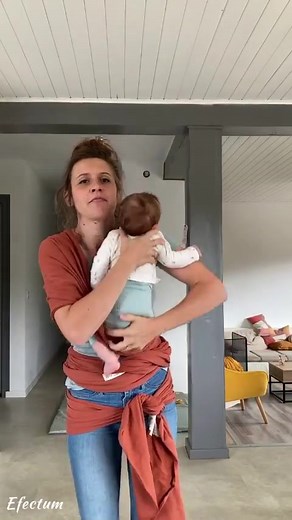 Installation d'un nourrisson dans le noeud de base de l'écharpe BASIC. ⁠ ⁠ Grâce au noeud de base vous pourrez placer bébé dans différentes positions et mettre/sortir bébé sans le défaire.Très pratique pour changer les couches par exemple ! 👶⁠ ⁠ 📸 @stl__ou et Pio. | Love Radius