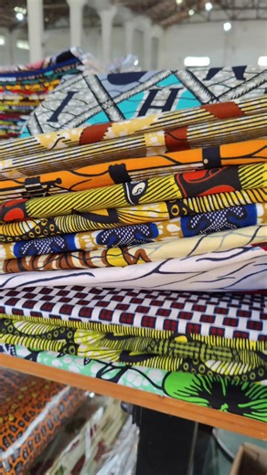 Exquisite super wax, made in China and shipped all over the world#africanwax #africanwaxprint #africanwaxfabric #waxprint #waxprintfabric #ankarafabric #ankaraprint