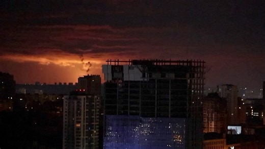 Крупнейшая атака российских дронов на Киев. Видео - BBC News Русская служба
