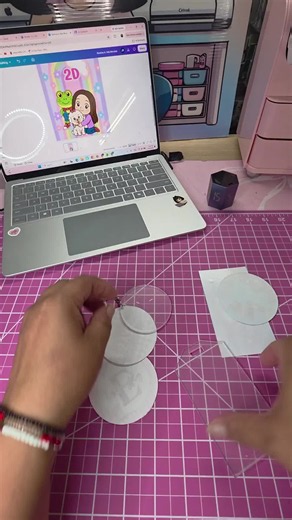 Name Tag con papel doble adhesivo y acrílicos - tutorial fácil