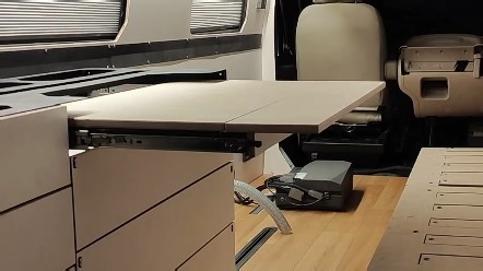 模块化露营车安装记录第4天，其实大部分时间都在解决设计bug，一边组装一边改图