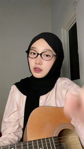 Menepi: lirik dan makna singkat — Vaniaa