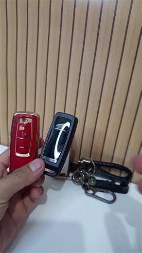 🔑 Remote Keyless Honda Kamu Aman & Makin Keren! 🔥 Pakai casing pelindung remote keyless Honda ini biar remote kesayangan kamu terlindungi dari lecet, benturan, dan debu. ✨ Keunggulan Produk: ✅ Melindungi remote dari jatuh & goresan ✅ Bahan kuat & awet ✅ Desain pas, tombol tetap empuk ditekan ✅ Tampilan lebih stylish & premium ✅ Cocok untuk motor Honda keyless (PCX, Vario, ADV, dll) 💡 Wajib punya biar remote gak cepat rusak dan tampil makin kece! 👉 Cek keranjang kuning sekarang sebelum kehabi