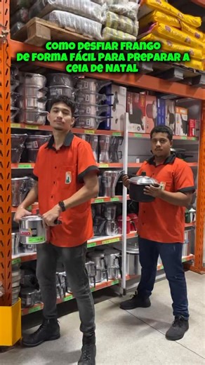 Se não for com essa música não vale!😂 E o frango virou neve de tão desfiado! 🍗😆 Quem tentaria essa técnica? #kenioatacadoevarejo #ceiadenatal #frangodesfiado #paneladepressao #natal #mariahcarey | Kenio Atacado e Varejo