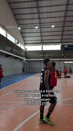 Eu já não sou bom, e a bola simplesmente parece de sabão.. #basketball #basquete #hooper #leomaximiano