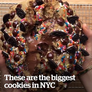 These giant cookies look insanely good 😍🍪 | VT