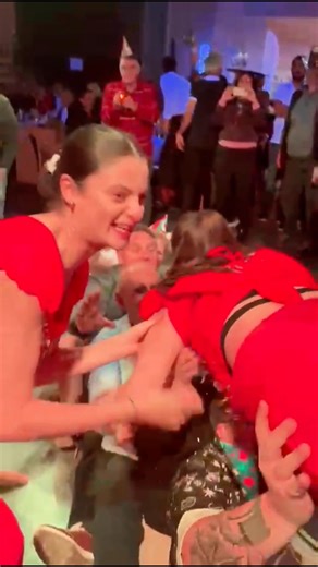 ✨ 𝗟𝗲𝘀 𝘃𝗮𝗰𝗮𝗻𝗰𝗲𝘀 𝗱𝗲 𝗡𝗼𝗲̈𝗹 𝗮𝘂𝘅 𝗕𝗮𝗹𝗰𝗼𝗻𝘀 𝗱𝗲𝘀 𝗣𝘆𝗿𝗲́𝗻𝗲́𝗲𝘀, 𝗰’𝗲́𝘁𝗮𝗶𝘁… Des sourires d’enfants devant le Père Noël 🎅, des lutins malicieux, des spectacles hauts en couleurs, des soirées animées, une ambiance chaleureuse et festive du matin au soir ! Sans oublier les animations, les moments partagés en famille et cette carte de vœux qui restera comme un joli souvenir de fin d’année. 𝗠𝗲𝗿𝗰𝗶 𝗮̀ 𝘁𝗼𝘂𝘀 𝗱’𝗮𝘃𝗼𝗶𝗿 𝗳𝗮𝗶𝘁 𝘃𝗶𝘃𝗿𝗲 𝗹𝗮 𝗺𝗮𝗴𝗶𝗲 𝗱𝗲 �