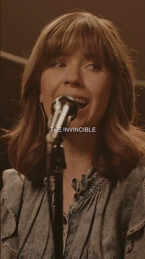 Grace and majesty, what humility, come on bended knee, adore Him 🙌