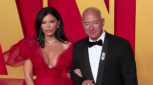 Jeff Bezos sells $5 bln Amazon shares as stock soars