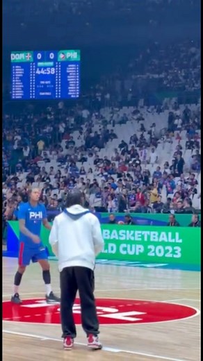 Jordan Clarkson warming up before Gilas’ game vs. Dominican Republic. #FIBAWC #WinForPilipinas 🎥: Denise Tan | One Sports