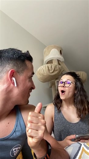 Juju Fitcats et Tibo : Le Couple Mignon au Macdo