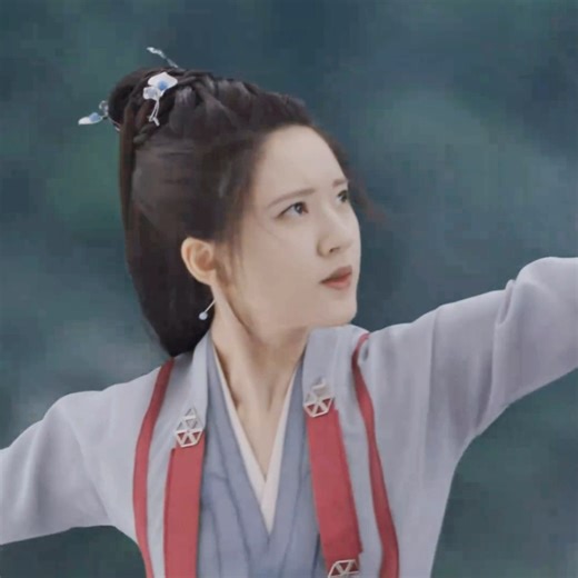 Like playing with a shuttle board😍🥰 #ZhaoLusi #RosyZhao #YangYang #赵露思 #杨洋 #且试天下 #whorulestheworld | 追剧看 ChaseDrama