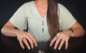 【Queen of Tapping】快速敲击和刮擦桌子（无人声）[已授权]