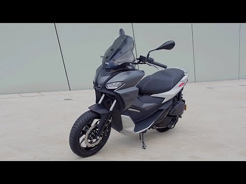 New 2022 Aprilia SR GT 125cc is a beautiful urban scooter - Walkaround