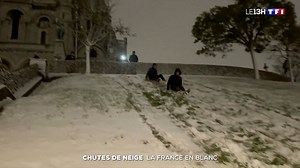 ❄️ Il fallait se lever tôt ce matin pour admirer la première neige de la saison. 🤩 | TF1 INFO