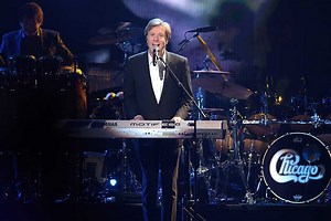 Chicago Revisit Their Classic Past With Rock and Roll Hall of Fame Performance