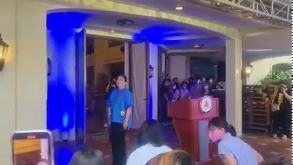 WATCH: Vice President Leni Robredo ends her speech as supporters chant: Let Leni lead! #OurVoteOurFuture #PILIpinas | via Krixia Subingsubing, Philippine Daily Inquirer | INQUIRER.net