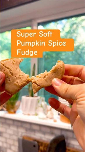 A Taste of Autumn on Your Tongue #pumpkinspice #fudge #autumnrecipes