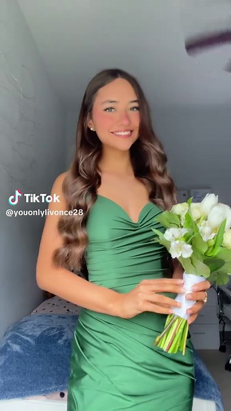 Stunning Green Dress for Prom Celebrations