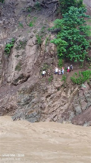 NAGHIMO OG AGIANAN Adults and students worked together to create a makeshift path to allow students to pass from school after a hanging bridge was damaged in Camp 4, Talisay City, Cebu. Video uploader Rose Abarias told SunStar Cebu on Tuesday, February 10, 2026, that the footage was taken around 5 p.m. on Monday, February 9. She said the hanging bridge was damaged during Typhoon Tino on November 4, 2025. In the video, Abarias said residents helped one another by setting up a temporary passage to