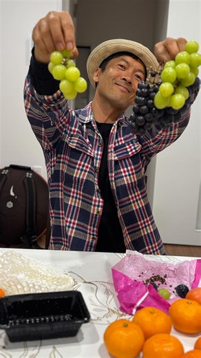 Japanese Grape Taste test. I went to the grape farm today in Hachioji Tokyo.. Have you ever eaten grapes in Japan ? if you know the name of the little Black ones pls comment below ? It’s middle of November I’m surprised there’s still nice quality of grapes here. should I do more fruit testing videos, I don’t really know about being on camera, my friends mom said I look like a TV actor lol .. I’m not sure about that I rather just play Handpan 😜.. | Star Seeder