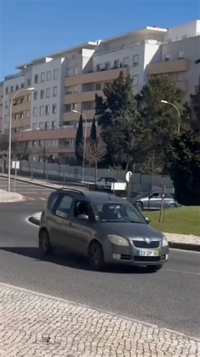 A diferença entre um país de parolos e um país de gente civilizada.