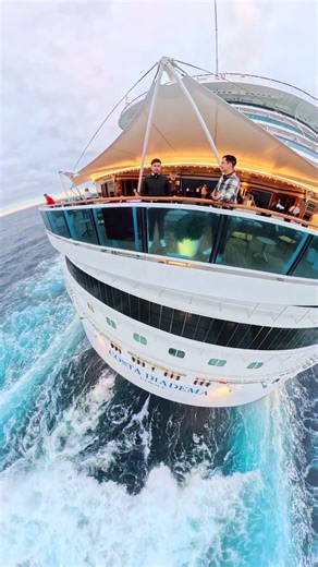 Discover the Magic of Life on a Cruise Ship