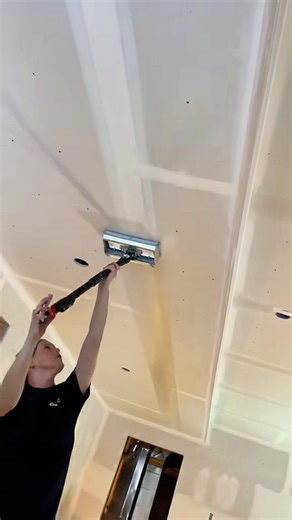 Running the 12” box 😎🤘 #drywall #drywallfinisher @Bart's Taping Tools @csrtools @Drywall Master Tools #onthisday