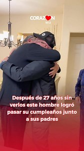 La belleza de las redes sociales siempre nos trae cositas hermosas, como es el ejemplo de este video 🥰 🎥: evil_evy13 Después de no haberlos visto por 27 largos años, este hombre pudo pasar nuevamente un cumpleaños junto a sus padres 👴🏻👵🏻. Un momento que inmediatamente se viralizó y encantó a los usuarios de las redes ❤️ El emocionante momento que hoy te dejamos en #NoticiasConCorazón, nos dejó con el corazoncito en la mano, por toda la ternura que transmite a través de la cámara 🥹 ¿Has vi