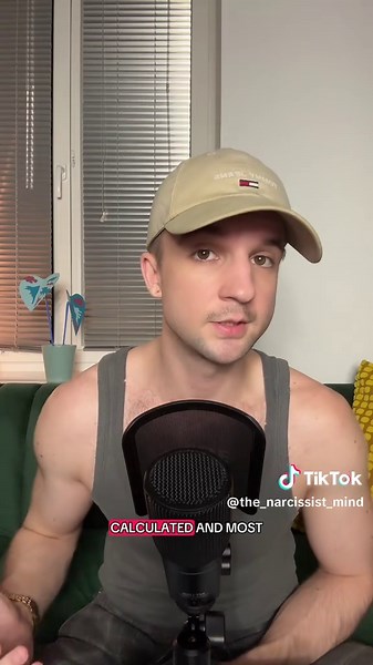 Narcissistic vs. Histrionic Personality Disorder Explained