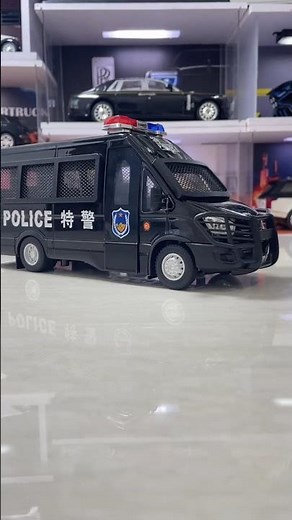 1:24 Alloy Police Car Model | Die-cast SWAT Police Car with Sound, Light & Pull-Back Action