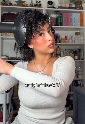 a little curly hair hack for my girlies that don’t have too much time but want their curls to last still !! @Curlsmith defrizzion diffuser #curlyhair #hairhack #curls #type3hair #curlyhairroutine